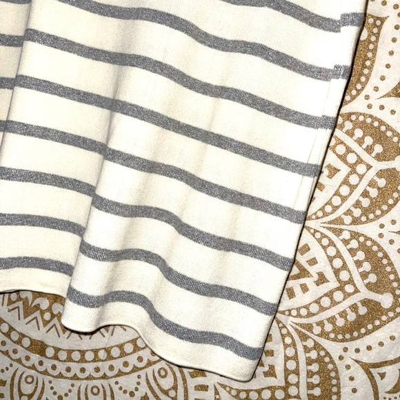 ✨HP✨ TALBOTS WHITE & GRAY STRIPED SHORT SLEEVED ROUND NECK SWEATER, SIZE LP - Picture 4 of 7